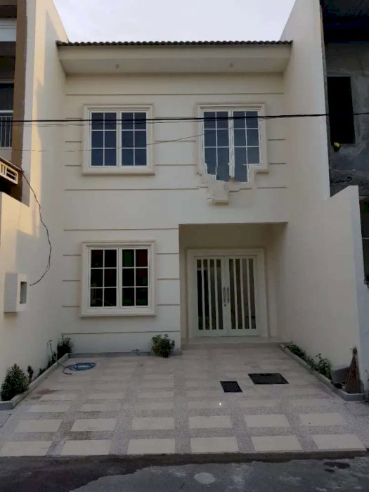 Rumah 100% Baru di Perumahan Pantai Mentari Cluster Mediterian, Kota Surabaya