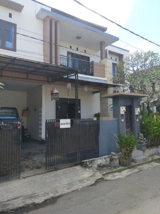 HUNIAN CENTRAL PERUMNAS MONANG MANING DENPASARp