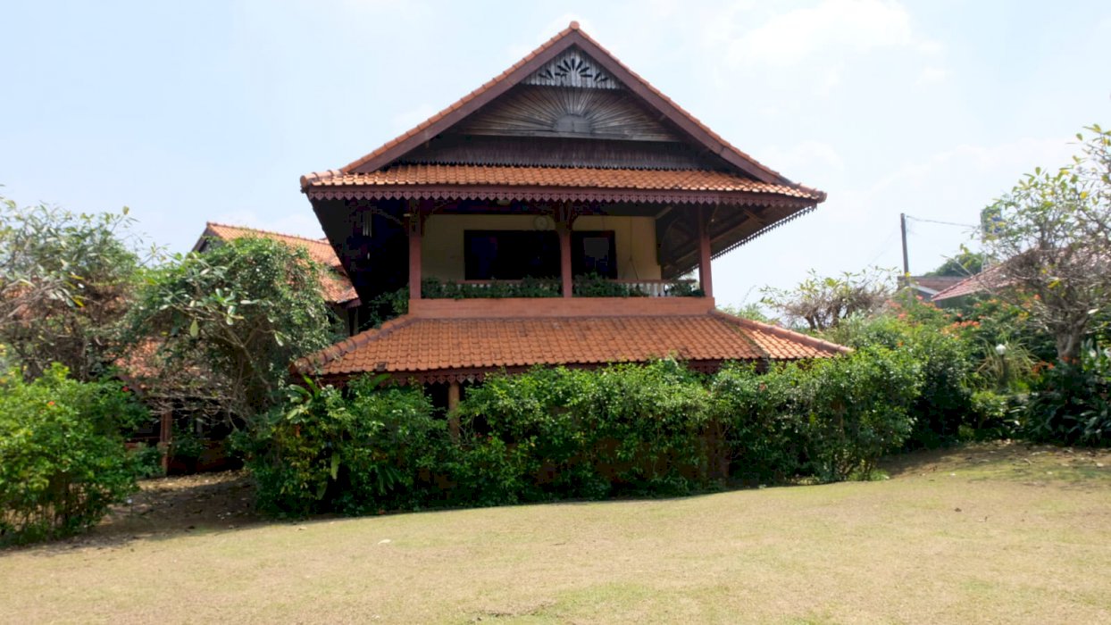 Jual rumah di  cirendeu arah villa cinere mas. Akses bsnyak