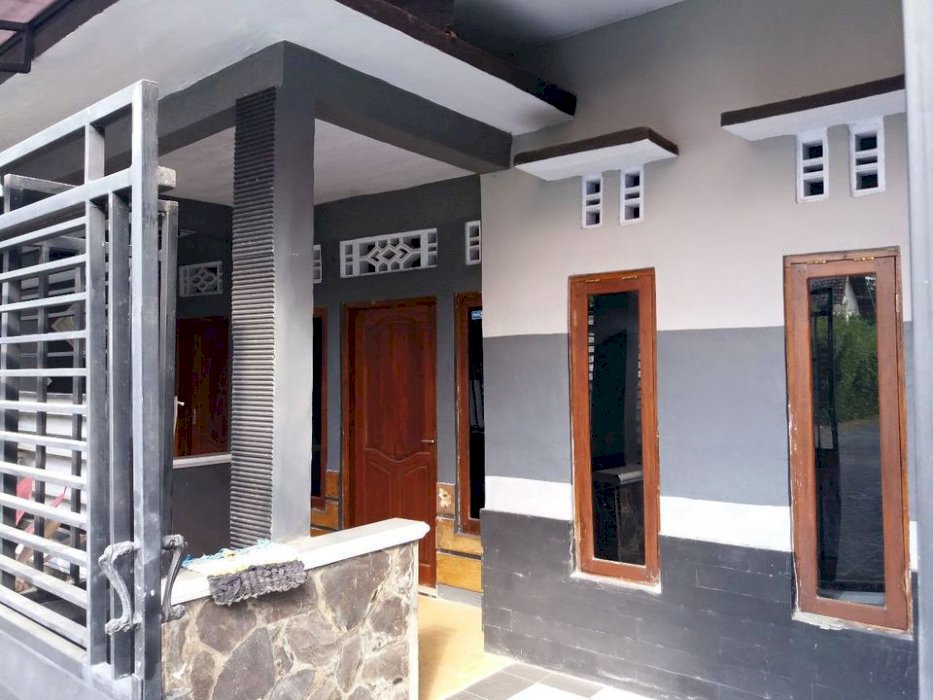 Di Jual Rumah 300 juta Wajib Nego,Jl Madura Mepet Kota Blitar