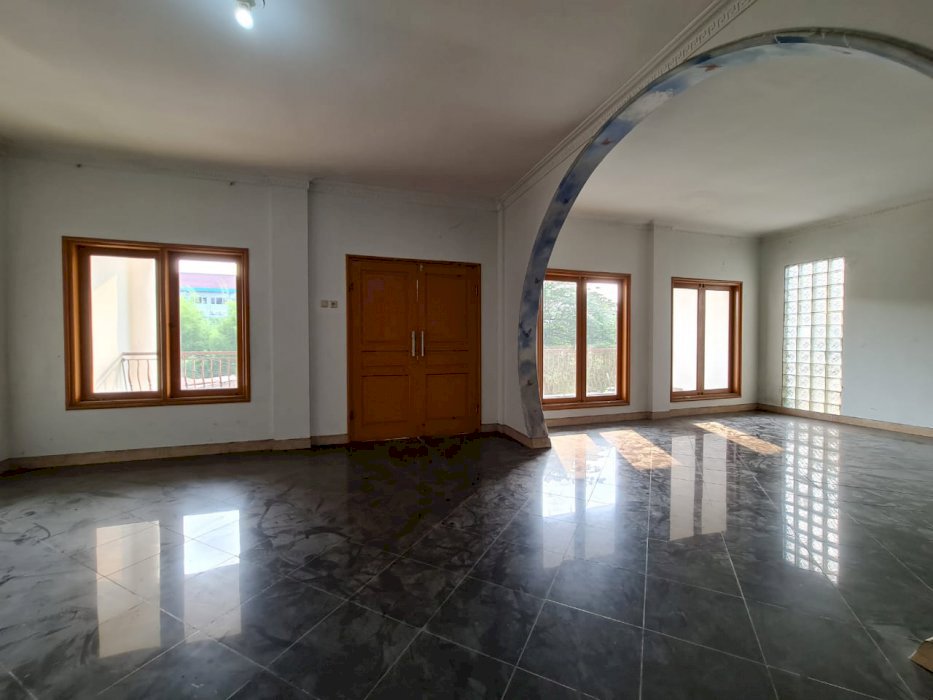 Rumah 3 lantai di BSD Griya Loka