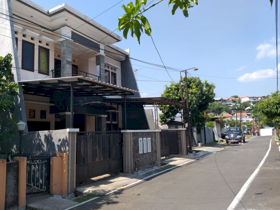 Rumah 2 Lantai Mewah Pinggir Jalan Raya Dekat Pusat Kota Semarang