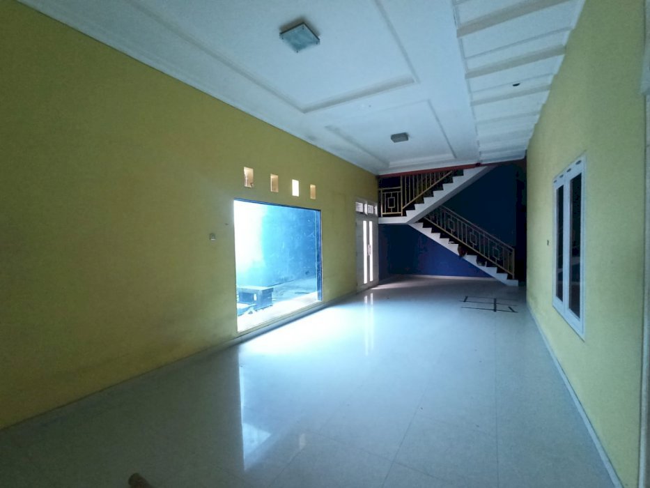 Rumah Luas Istimewa Bangunan Berkualitas Dekat Pusat Kota Semarang