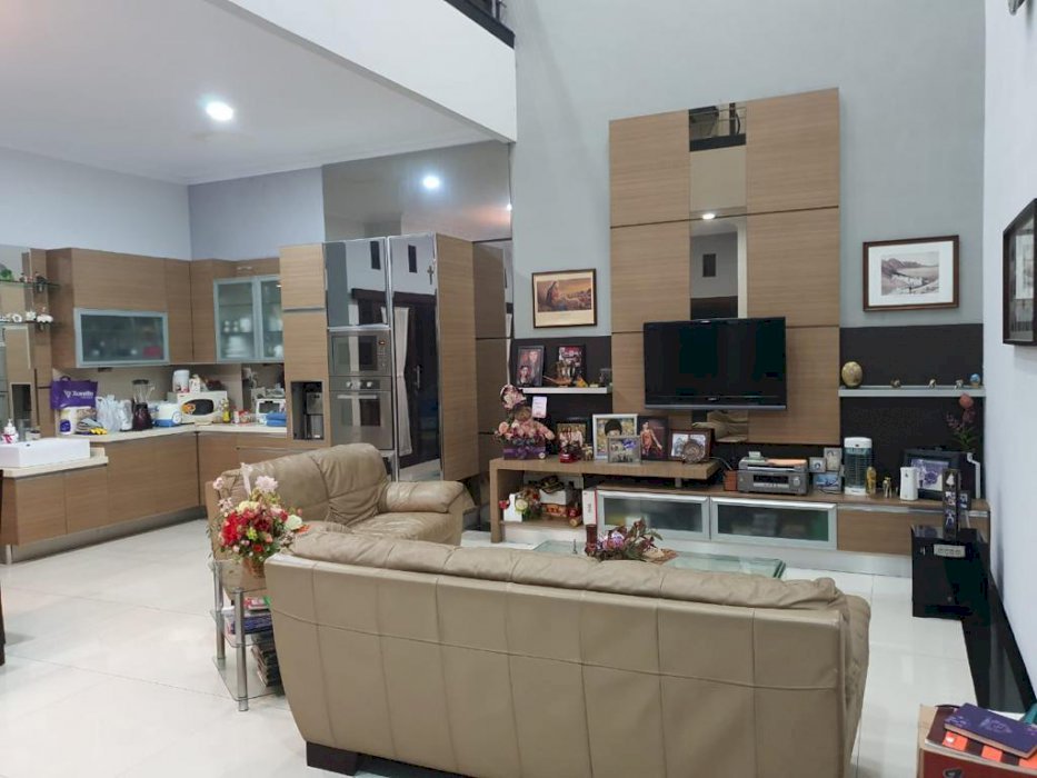 DIJUAL RUMAH FULL FURNISHED DI SAYAP PAJAJARAN BANDUNG