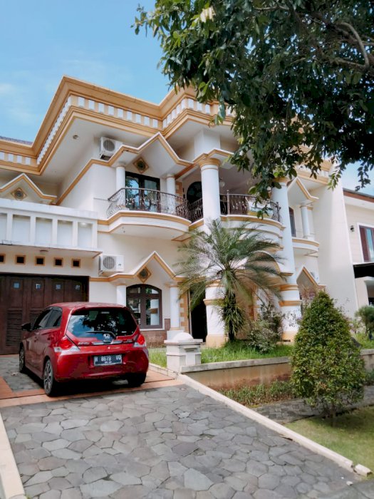 Rumah Super Mewah Lingkungan Perumahan Elite 2 Lantai Dekat BSB City