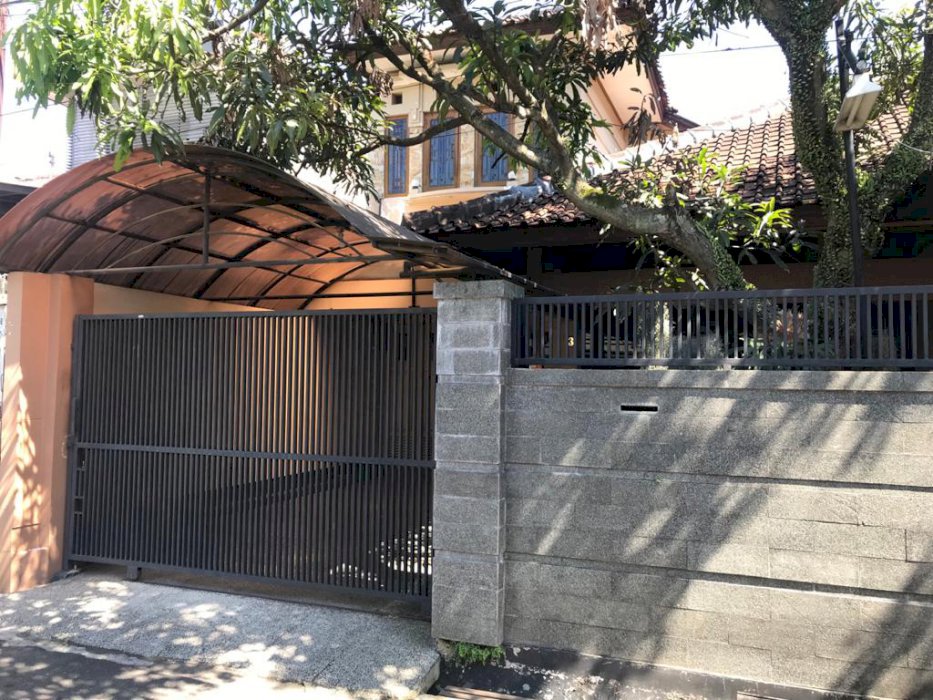 Rumah luas asri terawat dalam komplek turangga bandung