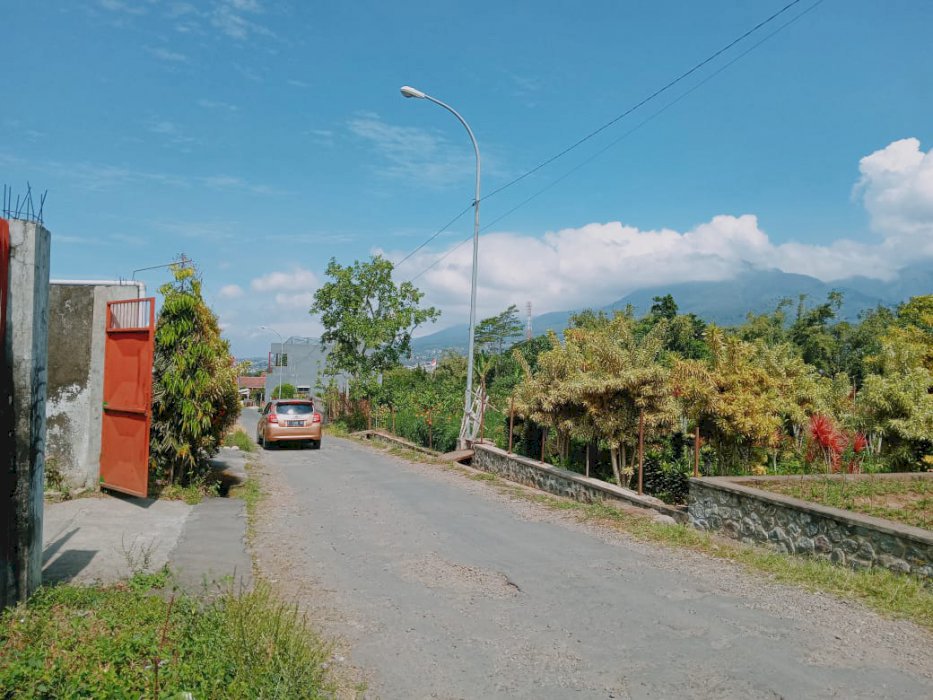 Tanah Batu Dekat Wisata Petik Jeruk, Tempat Rekreasi Selecta & Hotel Grand City.