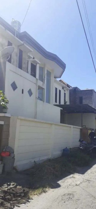Rumah lantai 2 di area Gatot Subroto Tengah