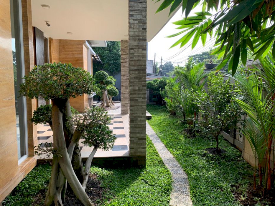 Rumah mewah Full Furnish di Bintaro sektor 9 Tangerang
