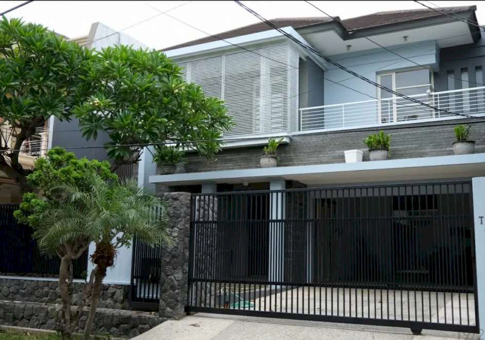 Rumah Mewah dan Bagus di Perumahan Araya Tahap 1 Dekat Semolowaru & Pakuwon City