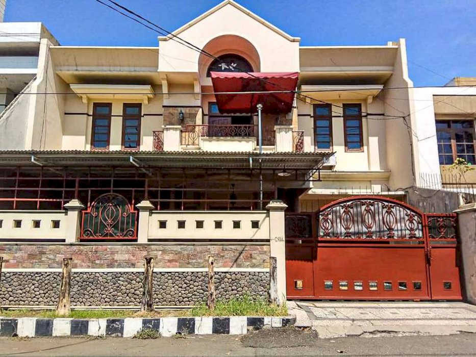 Rumah Lokasi Premium di Jalan Manyar Kertoarjo Siap Huni 2 Lantai Butuh Uang