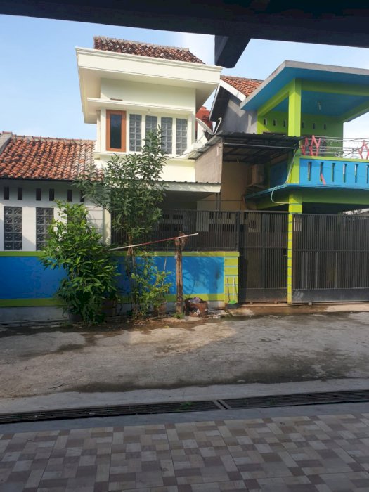 RUMAH 2 LANTAI FULL RENOV
