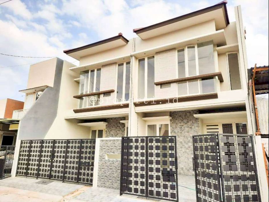 Rumah Kondisi 100% Baru Di Manyar Tirtoyoso Selatan 2 Lantai Siap Huni