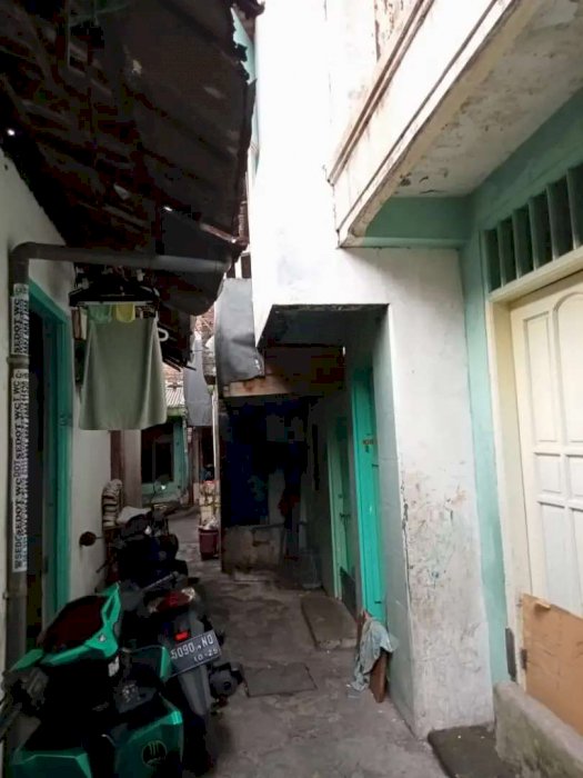 Dikontrakkan rumah kampung di Kupang segunting