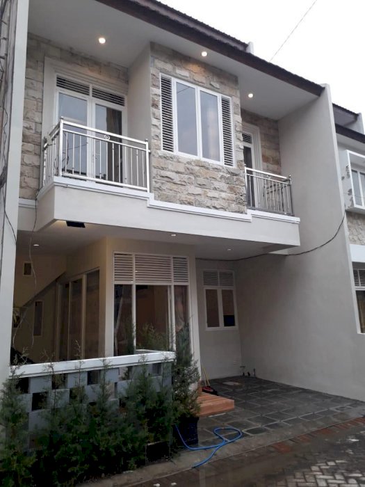 Modern Villa 2 Lantai Di Pesanggrahan Batu Dekat JP 1