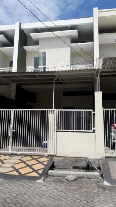 Dijual rumah siap huni di Semolowaru elok