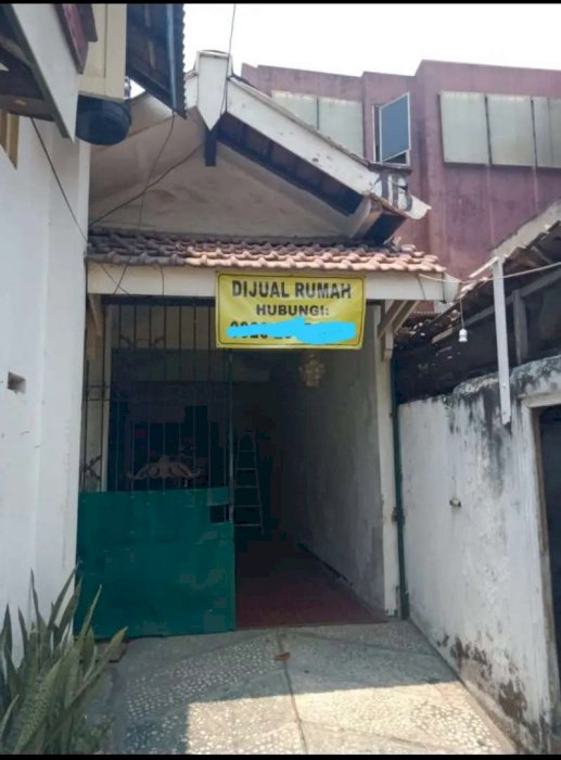 Turun harga Dijual rumah strategis di jalan jambi Surabaya
