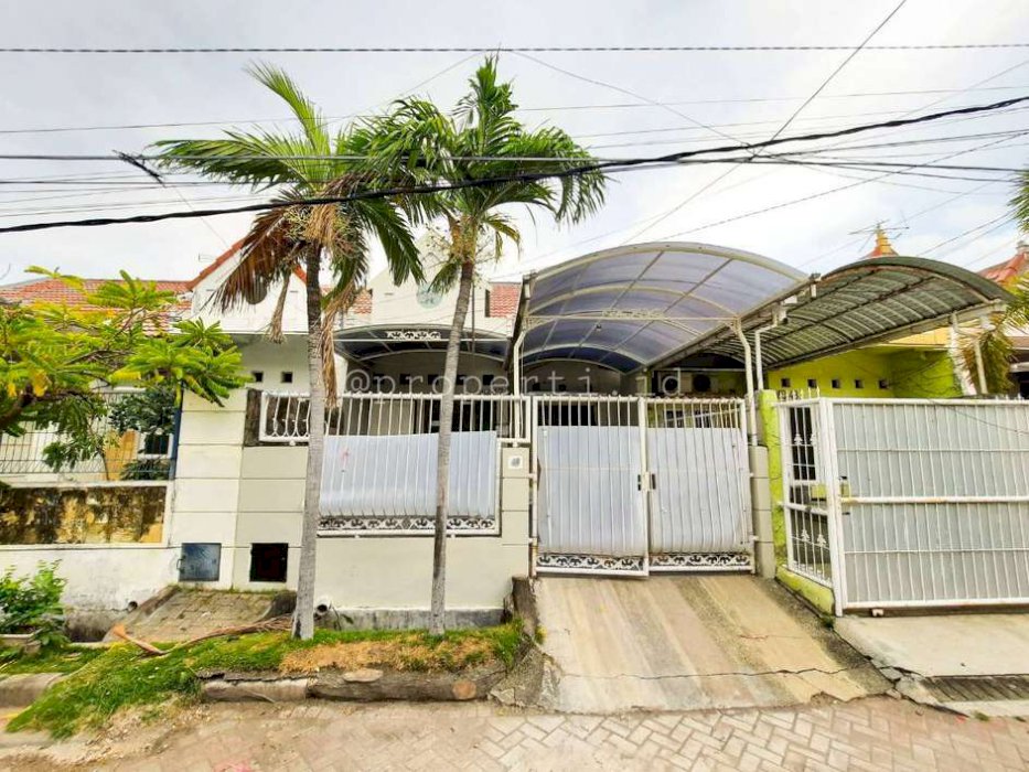 Rumah Bagus Terawat Kondisi Selesai Renovasi di Jalan Mulyosari Prima Utara III