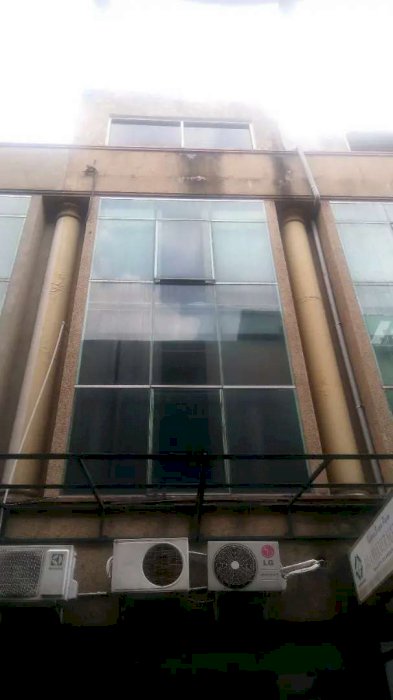 Ruko Lokasi Strategis di Jalan Kayoon 4 Lantai Dekat Delta Plaza dan Citraland