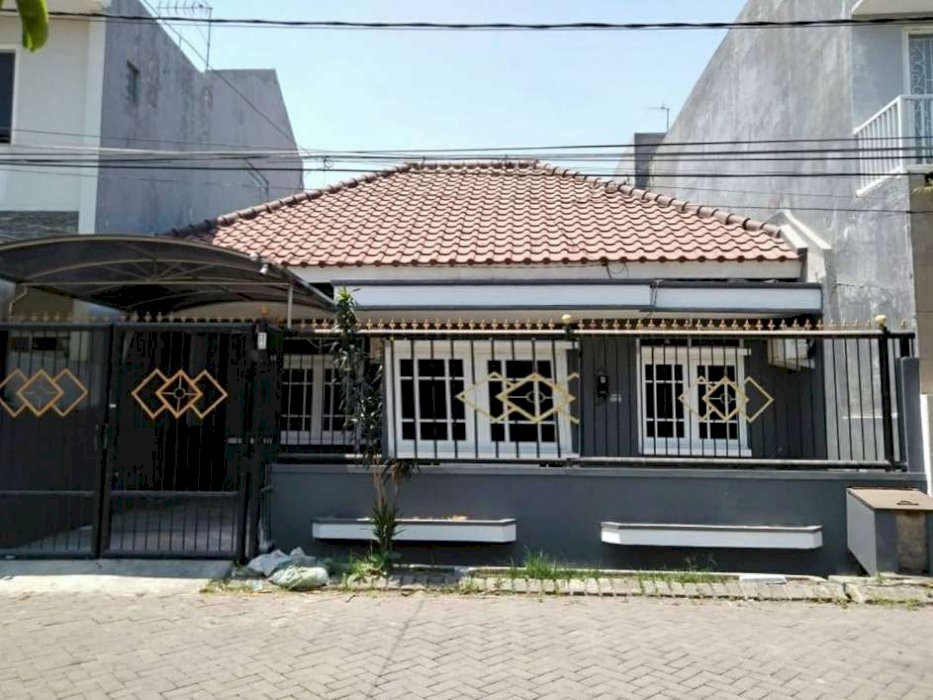 Rumah Bagus dan Terawat di Jalan Mulyosari Mas ROW Jalan 3 Mobil Carport 1 Mobil