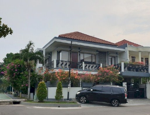 DIJUAL Rumah Puri Indah Dihoek