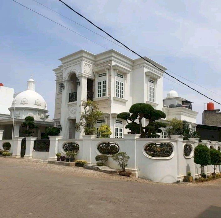 Rumah mewah dalam komplek mewah