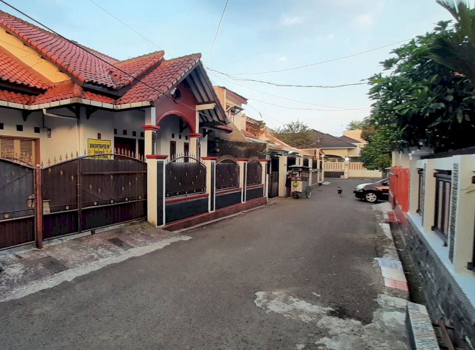 Rumah baru renov 1,5 lantai siap huni