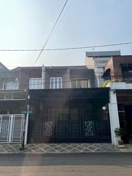 Disewakan Rumah Lokasi Istimewa di jl Pinang Suasa 3, Pondok Pinang, Jakarta