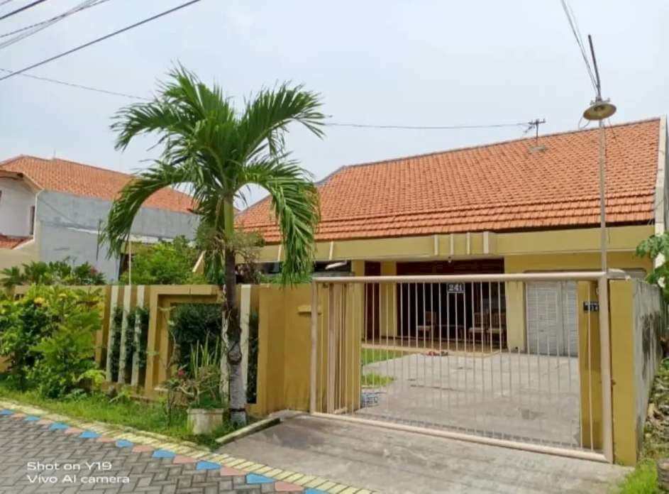 Dijual rumah sangat strategis di gayung Kebonsari,siap huni
