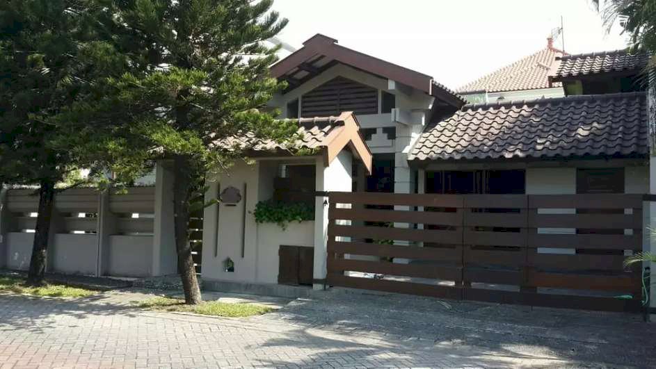 Dijual rumah mewah di margorejo