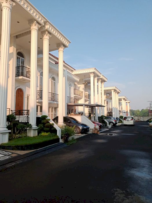 DIJUAL RUMAH CLASSIC HARGA 2 M LOKASI KELAPA DUA WETAN