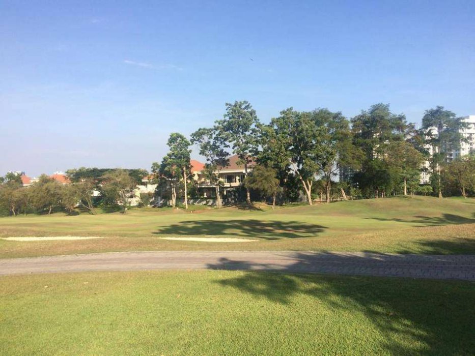 Tanah Kavling di Perumahan Graha Family Blok M Kontur Tanah Rata Siap Bangun