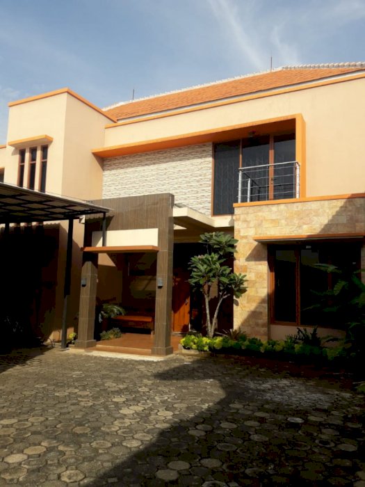 DIJUAL RUMAH MEWAH DAERAH KALISARI HARGA TERJANGKAU