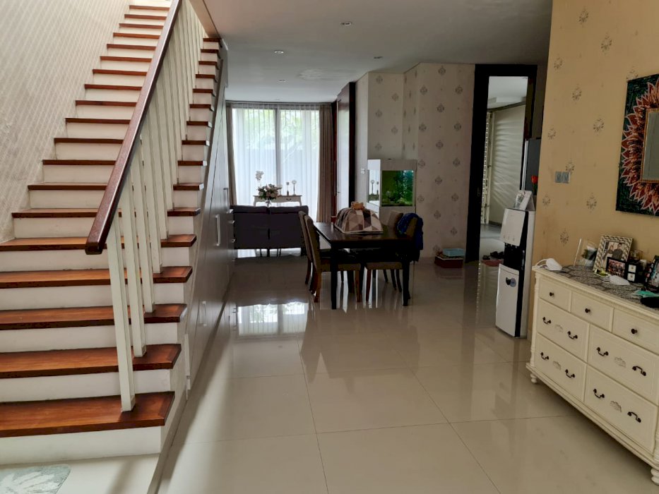 Dijual rumah elite kawasan jl Teuku Umar dekat jl Pura Demak