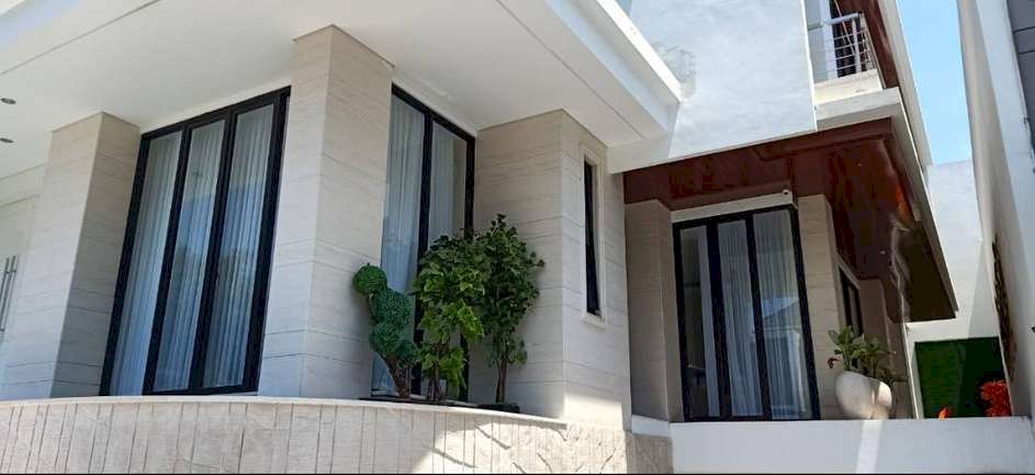 Rumah Mewah Siap Huni di Perumahan Citraland South Emerald Mansion Kota Surabaya