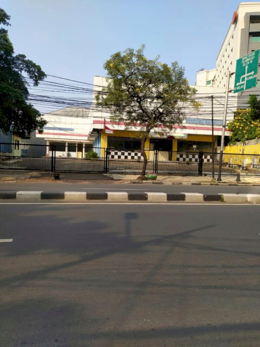 Gedung Ex.Showroom di Jalan Saharjo Tebet Jakarta Selatan