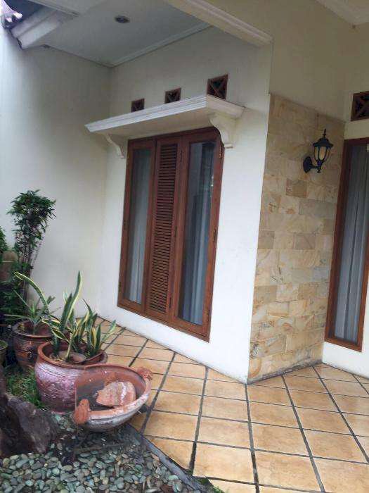 rumah sangat strategis pinggir jalan di Pela Mampang