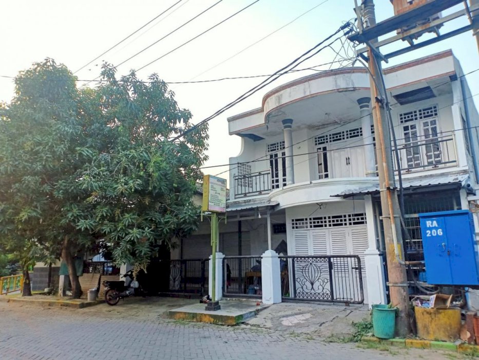 Rumah dan Tempat Usaha Luas Hook, 6 Bedroom di Lidah Kulon Surabaya Barat lidah,