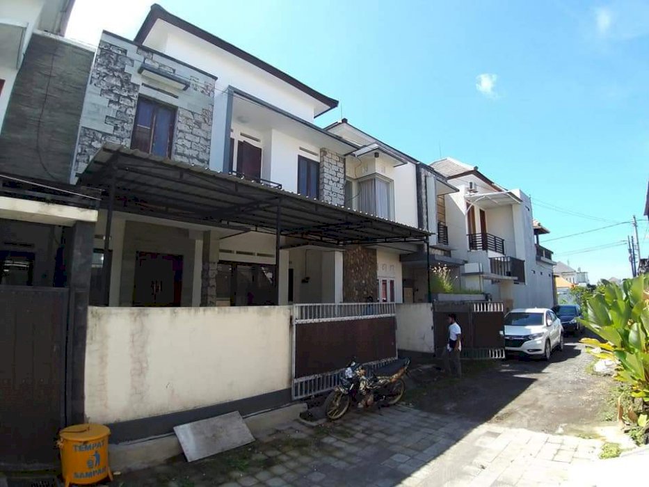 Dijual rumah minimalis lantai 2 di kawasan lingkungan Perumahan