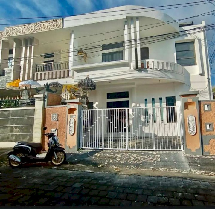 Rumah minimalis lantai 2 di dalung permai