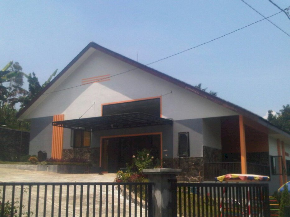 94.  Dijual Villa murah March Suites,