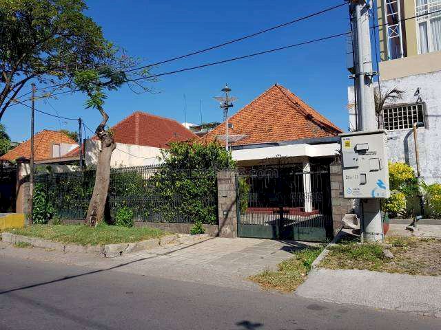 Rumah Pusat Kota Lokasi Strategis Di Jalan Seruni Kondisi Terawat dan Bagus