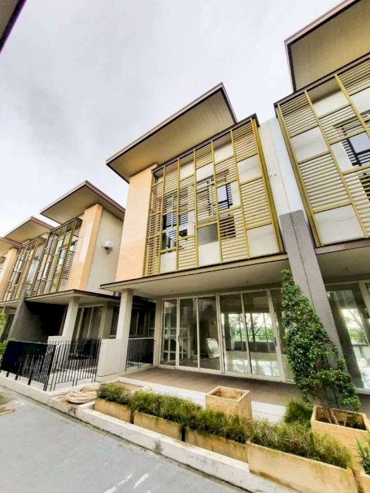 Rumah Townhouse Cluster Notredame di Perumahan Wisata Bukit Mas Surabaya Barat