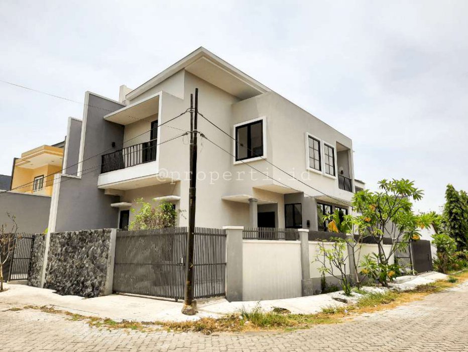 Rumah Posisi Hoek di Perumahan Elite Panjang Jiwo Permai Hadap Utara dan Barat