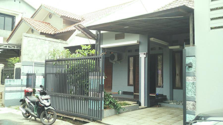 Rumah di sewakan siap huni (full furnished) untuk tempat tinggal di Beji Depok.
