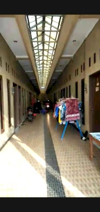 Rumah dengan 22 kontrakan + tempat parkir, Lokasi strategis & nyaman