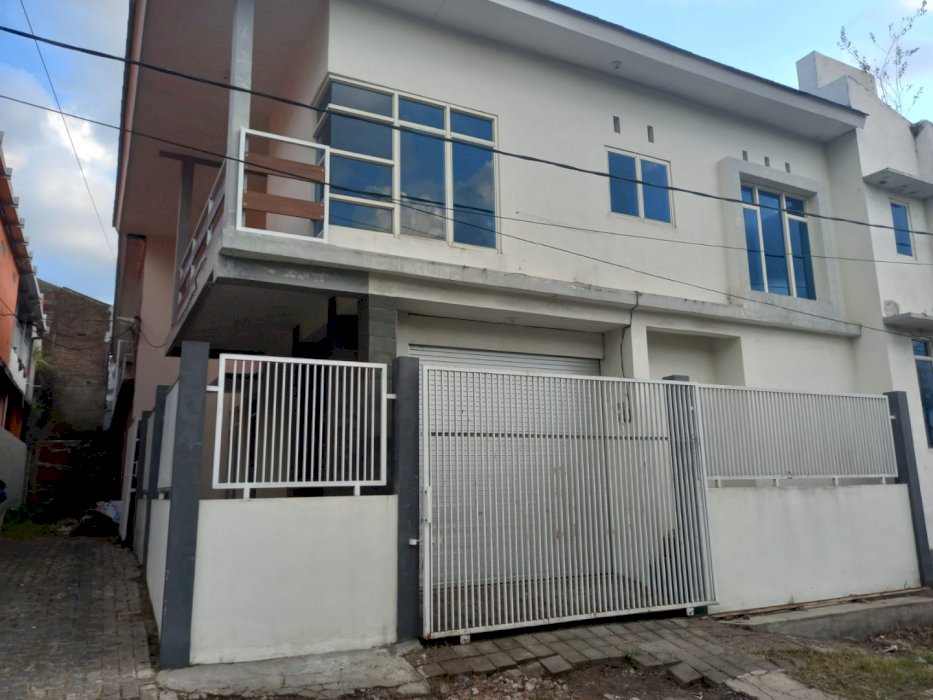 DI JUAL RUMAH SEMERU STRATEGIS DAN MURAH JEMBER JAWA TIMUR