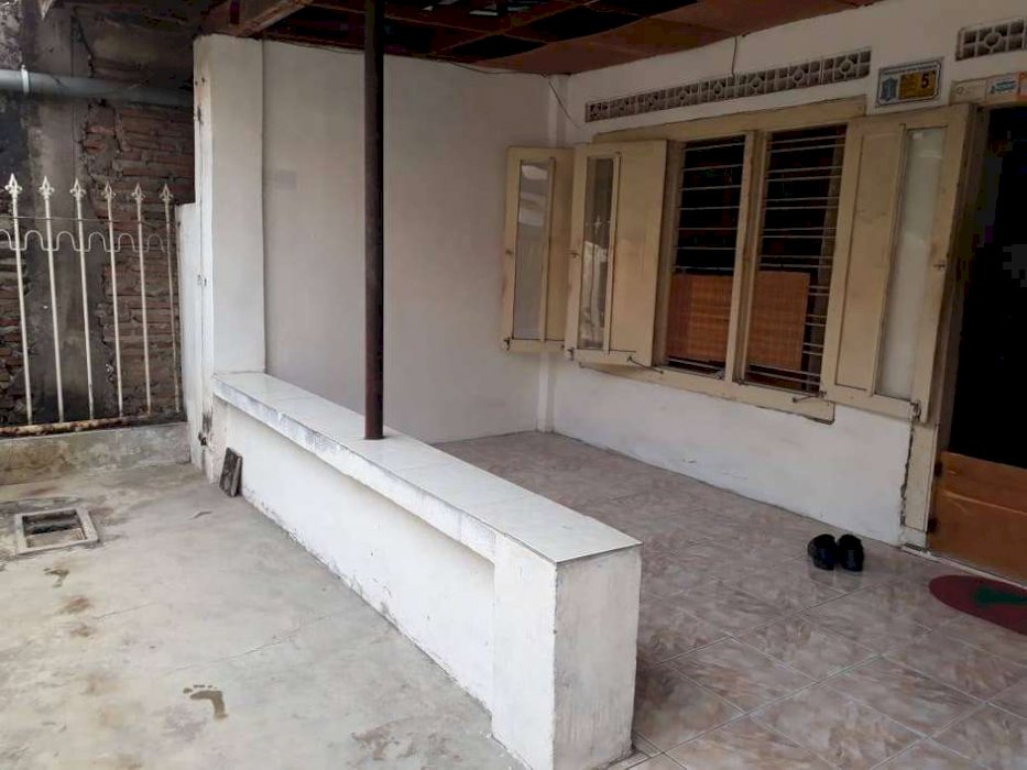 865.Dijual Rumah murah siap dihuni diKedung Rukem V