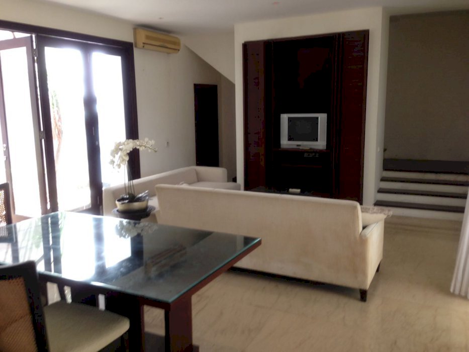 345_Disewakan Rumah 2 Lantai Furnished di Isen International Living
