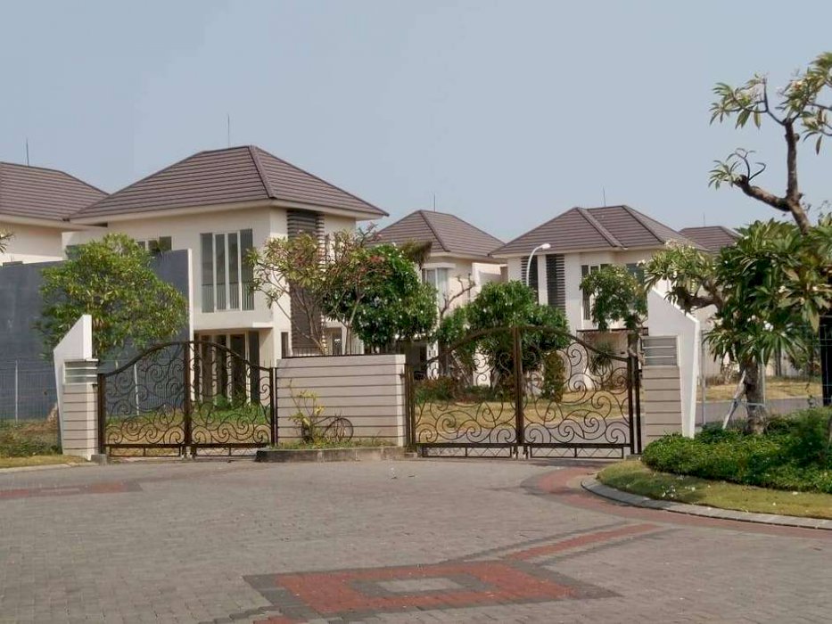 294.Dijual Murah dan Ciamik Masih Baru, Rumah New Pakuwon City